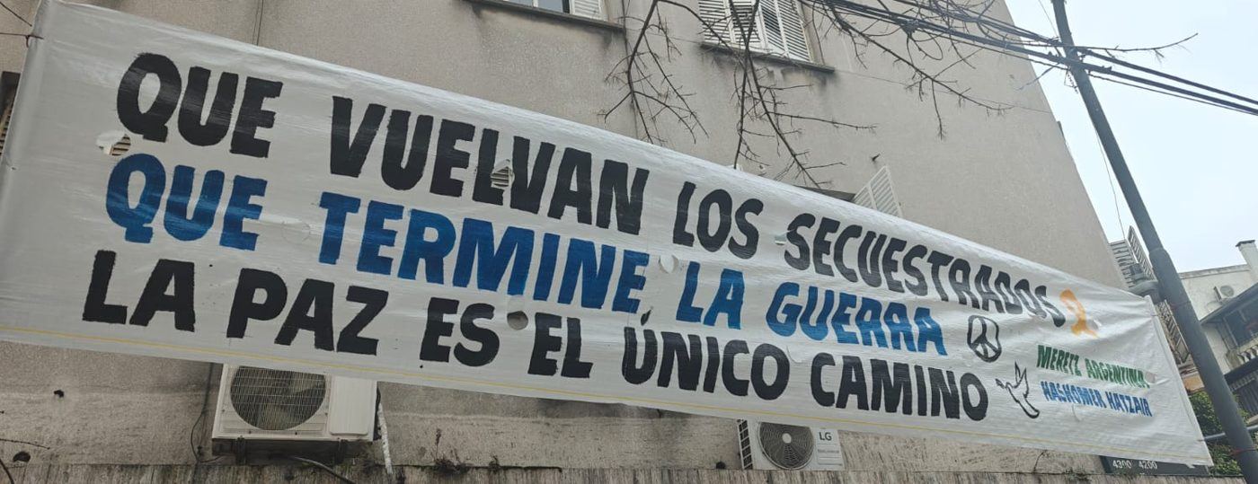 Pasacalle de Meretz Argentina y Hashomer Hatzair: que vuelvan los secuestrados, que termine la guerra, la paz es el único camino